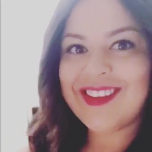 Meet your Posher, Claudia